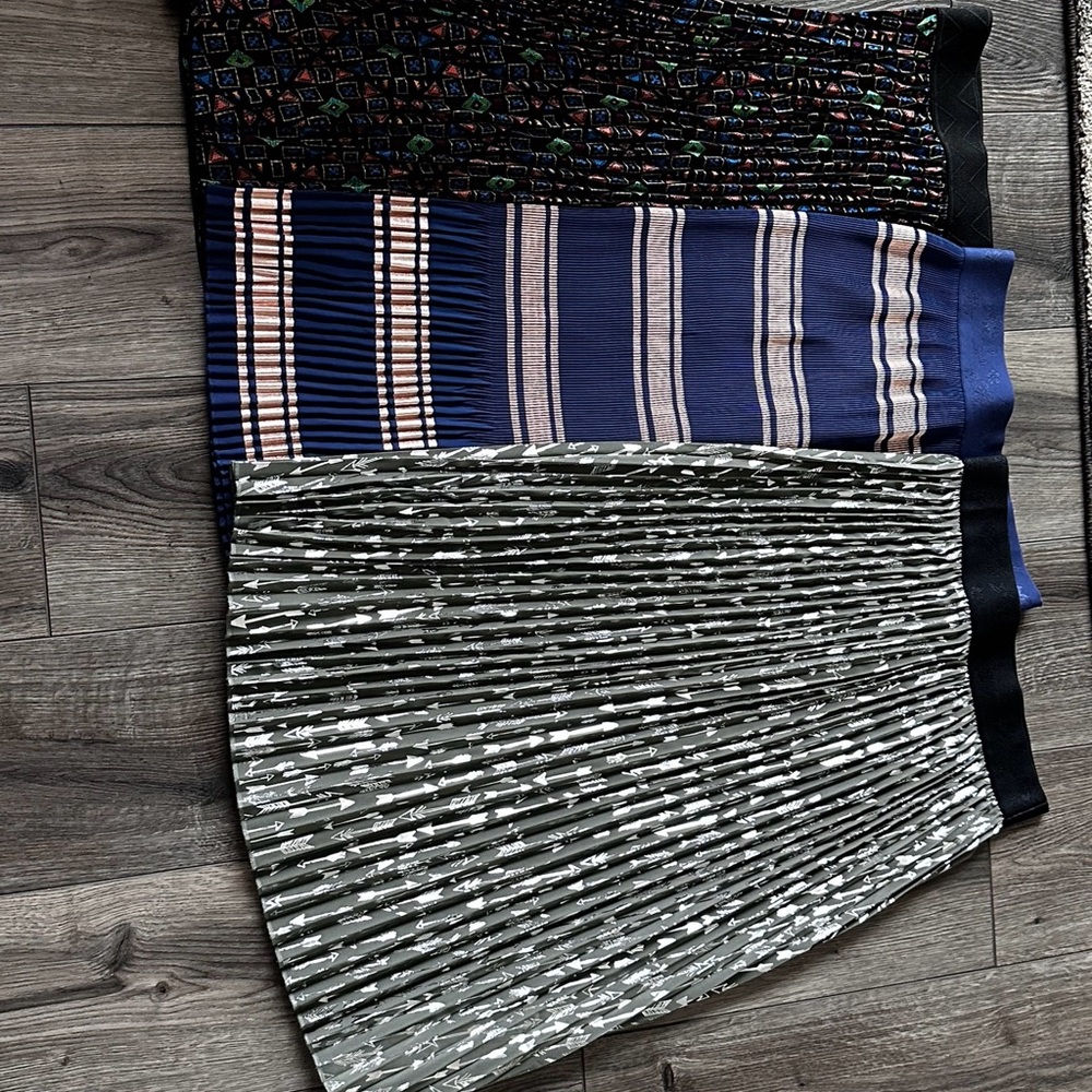 LulaRoe Jill Skirt lot of 3 all size Small
